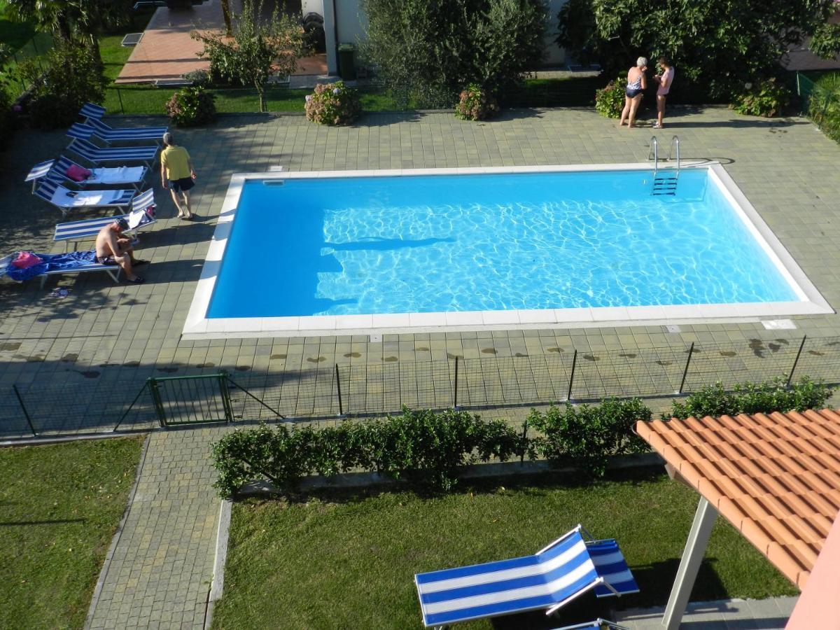 Residence Girasole Casa Rossa B Colico Eksteriør billede